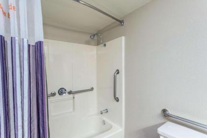 La Quinta Inn & Suites by Wyndham Orlando Universal Area - image 14