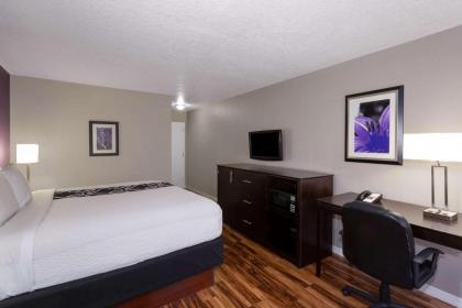 La Quinta Inn & Suites by Wyndham Orlando Universal Area - image 18