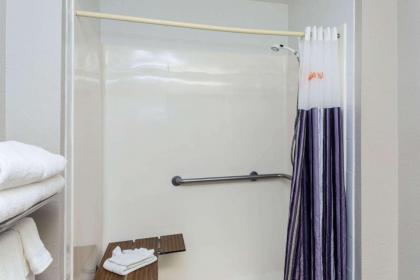 La Quinta Inn & Suites by Wyndham Orlando Universal Area - image 19