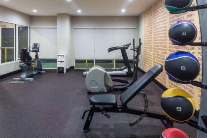 La Quinta Inn & Suites by Wyndham Orlando Universal Area - image 6