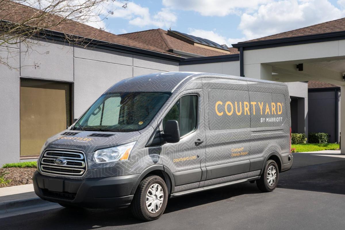 Courtyard by Marriott Orlando Airport - image 2