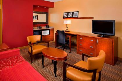 Courtyard by Marriott Orlando Airport - image 22