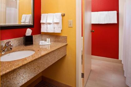 Courtyard by Marriott Orlando Airport - image 26