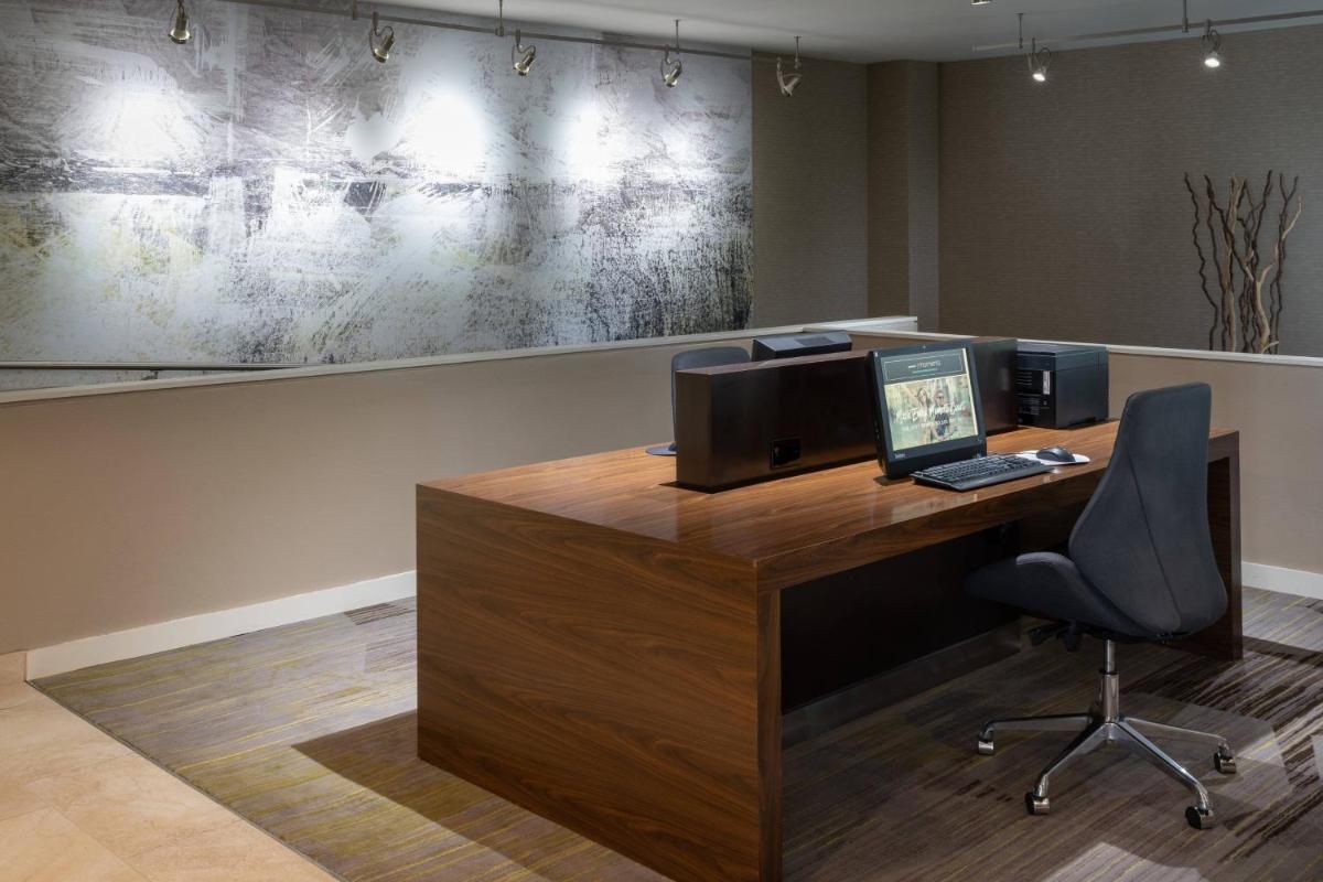 Courtyard by Marriott Orlando Airport - image 4