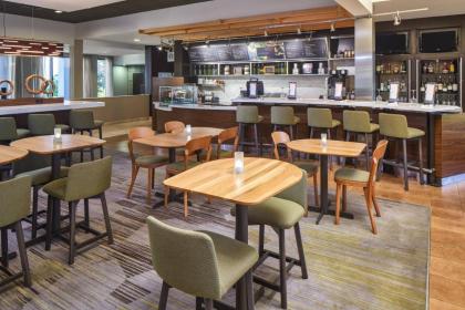 Courtyard by Marriott Orlando Airport - image 6