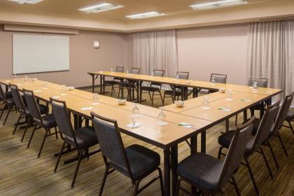 Courtyard by Marriott Orlando Airport - image 8