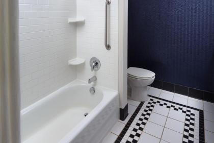 Fairfield Inn & Suites by Marriott Orlando at SeaWorld - image 15
