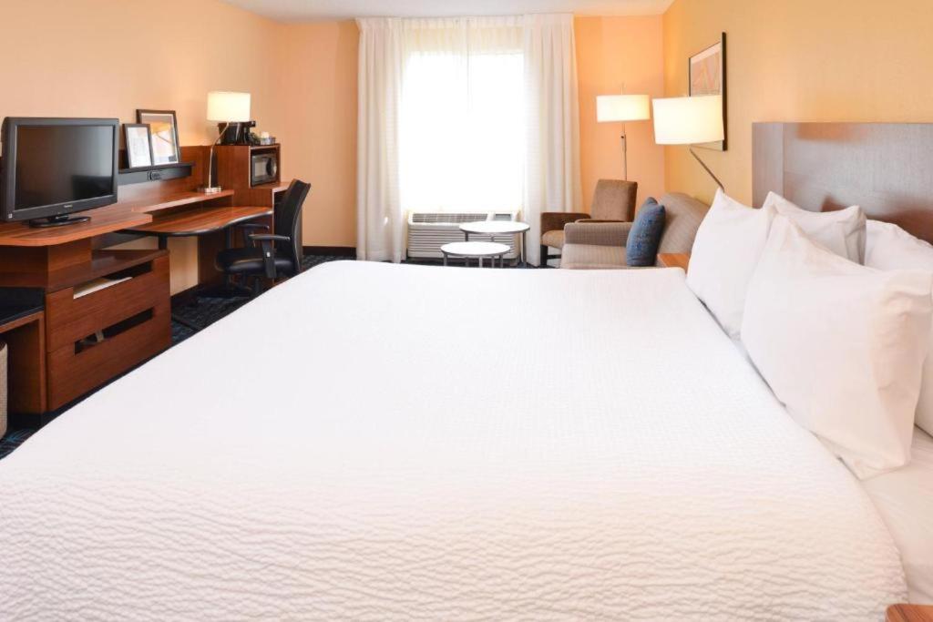 Fairfield Inn by Marriott Orlando Airport - image 2