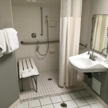 Quality Inn & Suites Winter Park Village Area - image 7