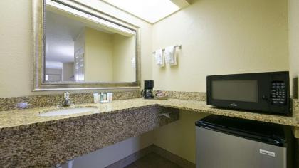 Best Western Orlando East Inn & Suites - image 13