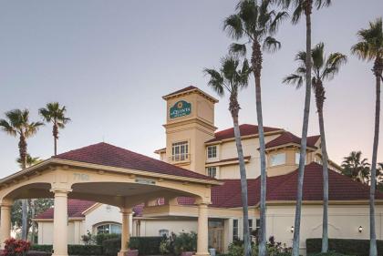 La Quinta Inn & Suites by Wyndham Orlando Airport North - image 24