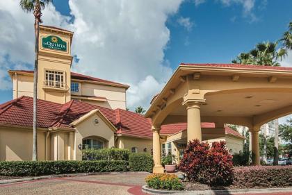 La Quinta Inn & Suites by Wyndham Orlando Airport North - image 8