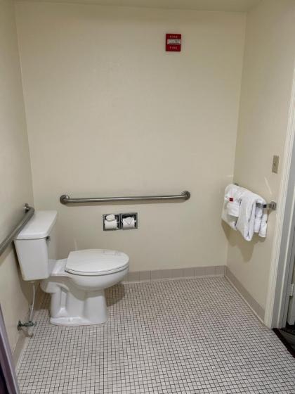 La Quinta Inn & Suites by Wyndham Orlando South - image 11