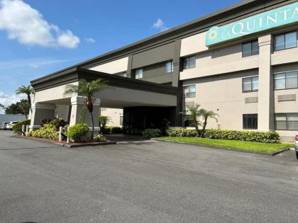 La Quinta Inn & Suites by Wyndham Orlando South - image 19
