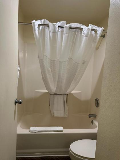 La Quinta Inn & Suites by Wyndham Orlando South - image 7