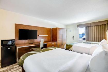 Quality Inn & Suites Downtown - image 12