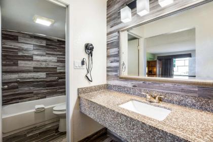 Quality Inn & Suites Downtown - image 21
