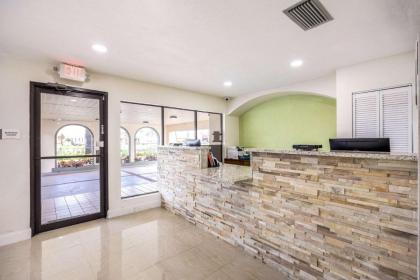 Quality Inn & Suites Downtown - image 6