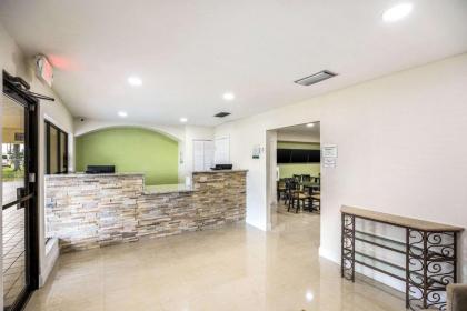 Quality Inn & Suites Downtown - image 9