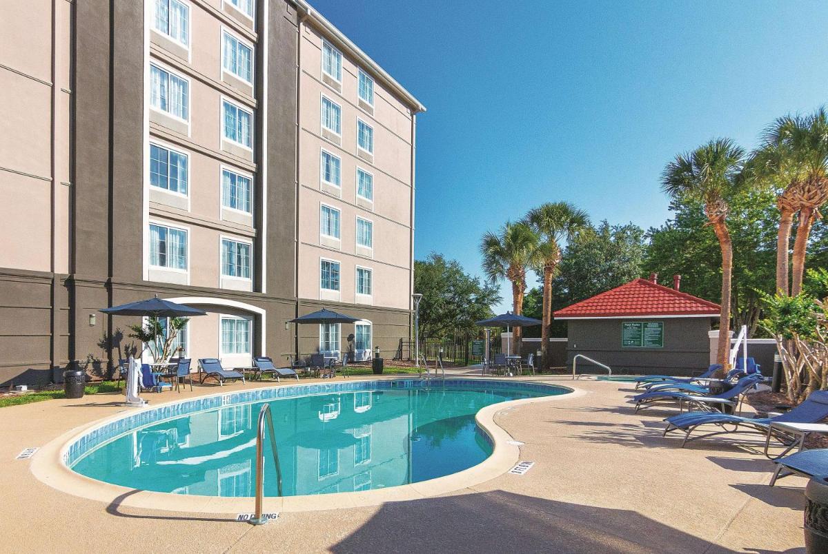 La Quinta Inn & Suites by Wyndham Orlando Ucf - main image