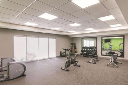 La Quinta Inn & Suites by Wyndham Orlando Ucf - image 11