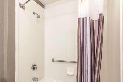 La Quinta Inn & Suites by Wyndham Orlando Ucf - image 14