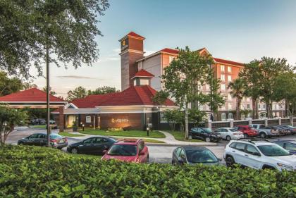 La Quinta Inn & Suites by Wyndham Orlando Ucf - image 2