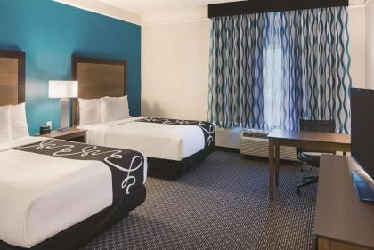 La Quinta Inn & Suites by Wyndham Orlando Ucf - image 25
