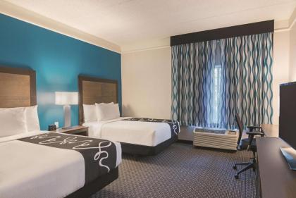 La Quinta Inn & Suites by Wyndham Orlando Ucf - image 27