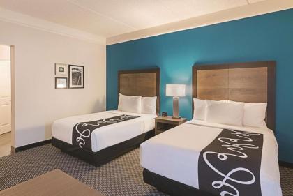 La Quinta Inn & Suites by Wyndham Orlando Ucf - image 9