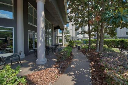 La Quinta Inn & Suites by Wyndham Orlando Convention Center - image 11