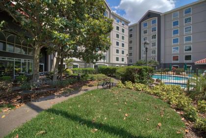 La Quinta Inn & Suites by Wyndham Orlando Convention Center - image 12
