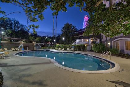 La Quinta Inn & Suites by Wyndham Orlando Convention Center - image 17