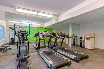 La Quinta Inn & Suites by Wyndham Orlando Convention Center - image 20