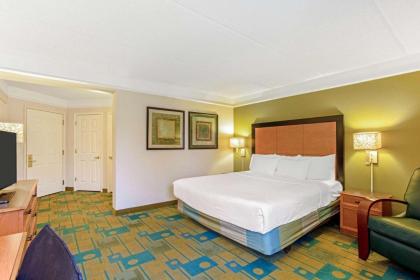 La Quinta Inn & Suites by Wyndham Orlando Convention Center - image 26