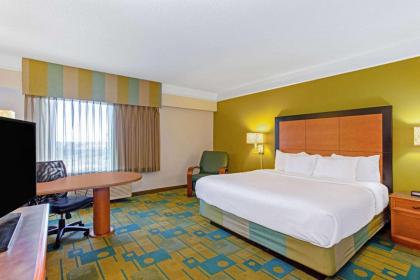 La Quinta Inn & Suites by Wyndham Orlando Convention Center - image 28
