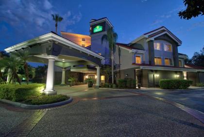 La Quinta Inn & Suites by Wyndham Orlando Convention Center - image 5