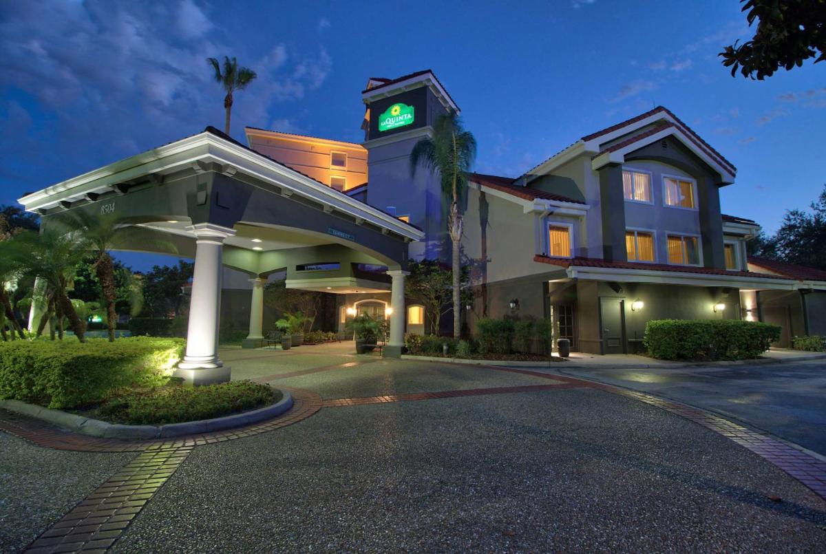 La Quinta Inn & Suites by Wyndham Orlando Convention Center - image 5