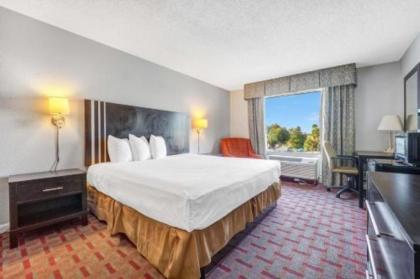 Super 8 by Wyndham Orlando Near Florida Mall - image 13