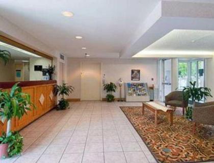 Super 8 by Wyndham Orlando Near Florida Mall - image 14