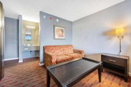Super 8 by Wyndham Orlando Near Florida Mall - image 18