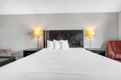 Super 8 by Wyndham Orlando Near Florida Mall - image 19