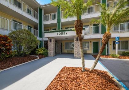 HomeTowne Studios Orlando - UCF Area - image 12