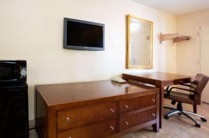 Knights Inn Orlando - image 10