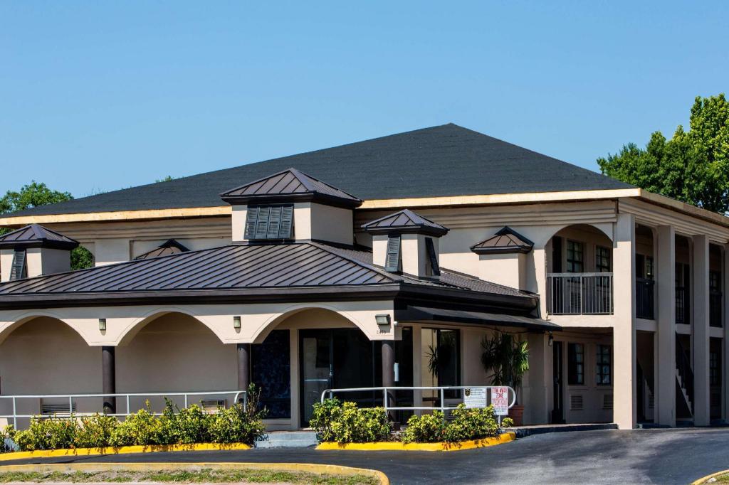 Knights Inn Orlando - image 3