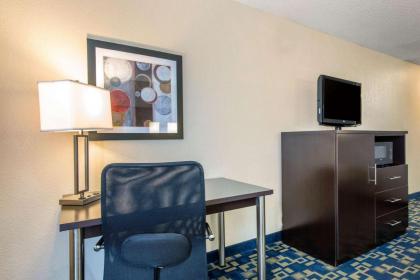Comfort Inn & Suites Near Universal Orlando Resort-Convention Ctr - image 11