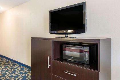 Comfort Inn & Suites Near Universal Orlando Resort-Convention Ctr - image 6