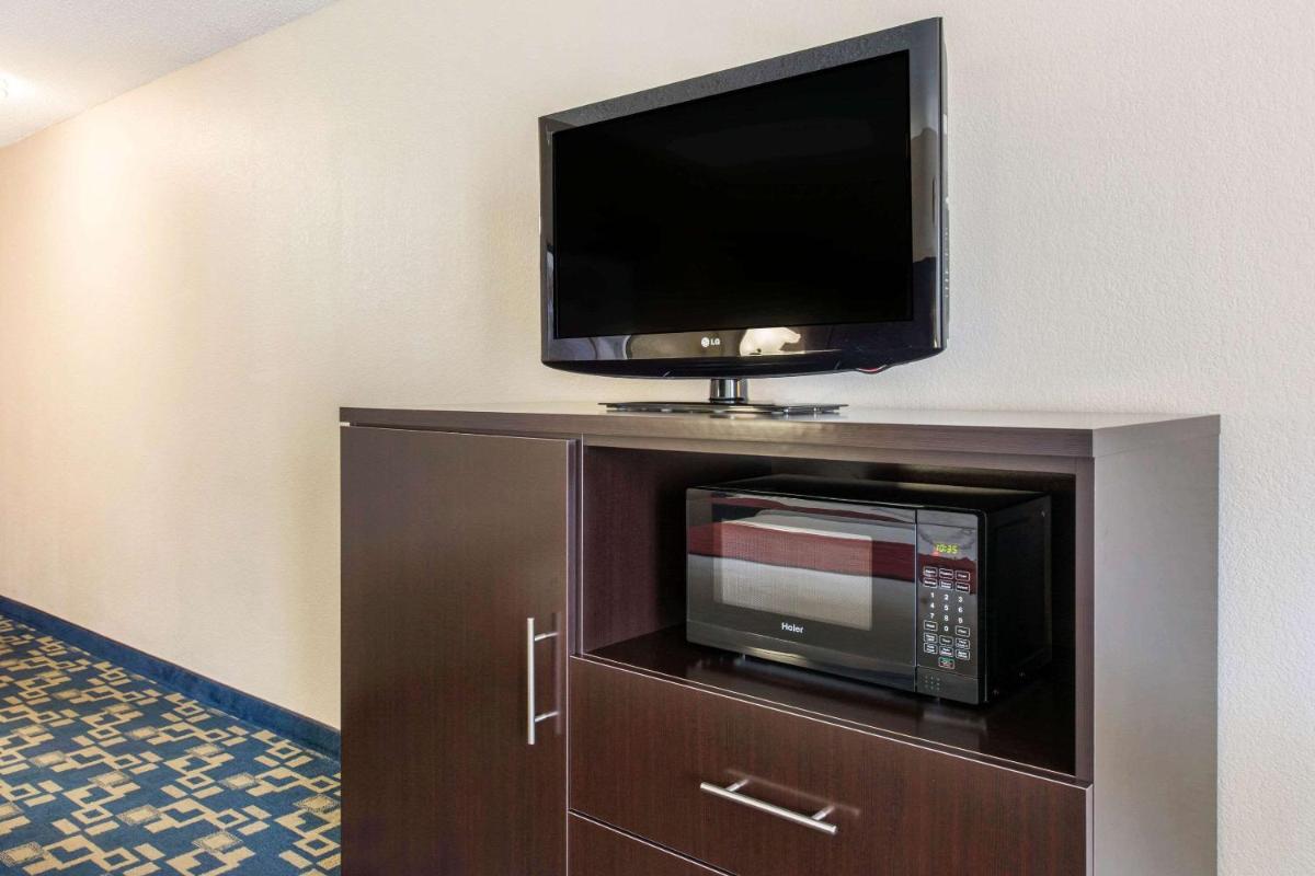 Comfort Inn & Suites Near Universal Orlando Resort-Convention Ctr - image 6