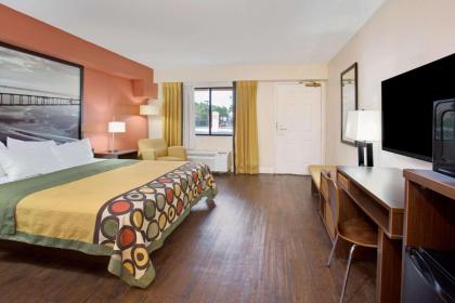 Super 8 by Wyndham Orlando International Drive - image 10