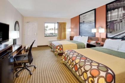 Super 8 by Wyndham Orlando International Drive - image 11